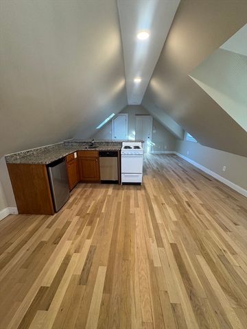 35 State 4, Marblehead, MA 01945