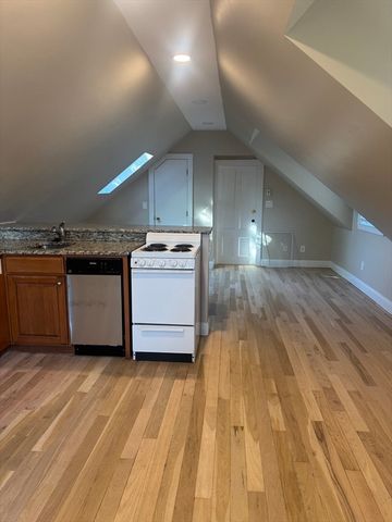 35 State 4, Marblehead, MA 01945