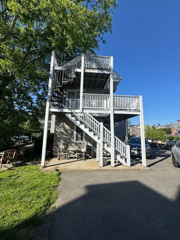 35 State 4, Marblehead, MA 01945