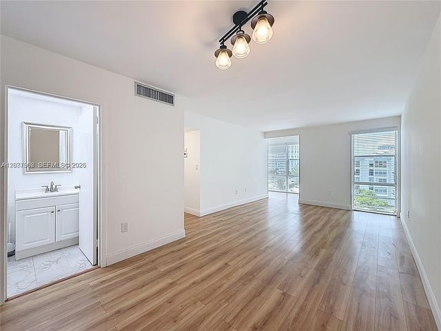 17560 Atlantic Blvd 501, Sunny Isles Beach, FL 33160