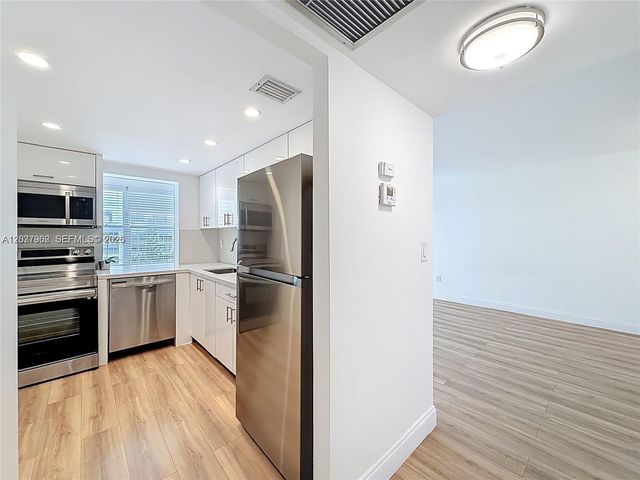17560 Atlantic Blvd 501, Sunny Isles Beach, FL 33160
