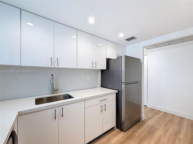 17560 Atlantic Blvd 501, Sunny Isles Beach, FL 33160