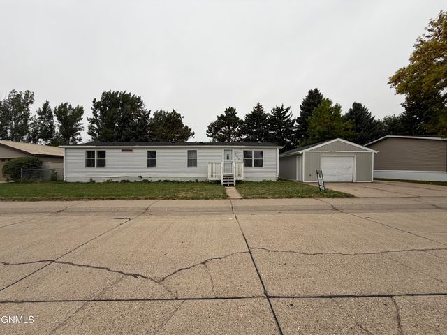 4138 Arlington Drive, Bismarck, ND 58503 property photo
