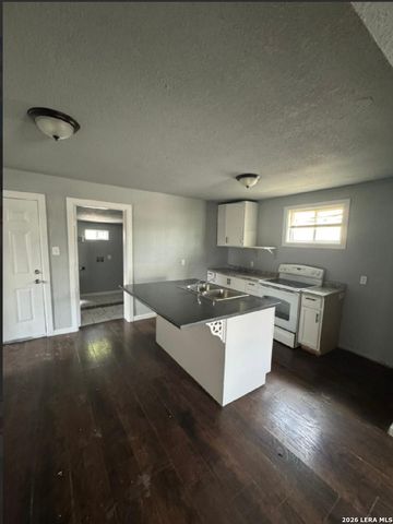 915 N San Marcos, San Antonio, TX 78207