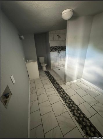 915 N San Marcos, San Antonio, TX 78207