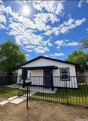 915 N San Marcos, San Antonio, TX 78207