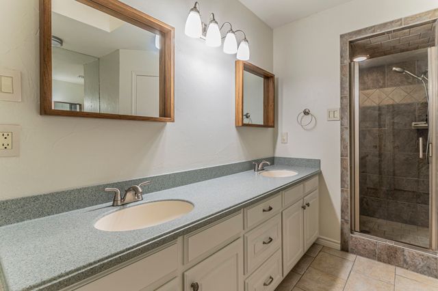 127 Nicklaus Nook, Lancaster, TX 75146