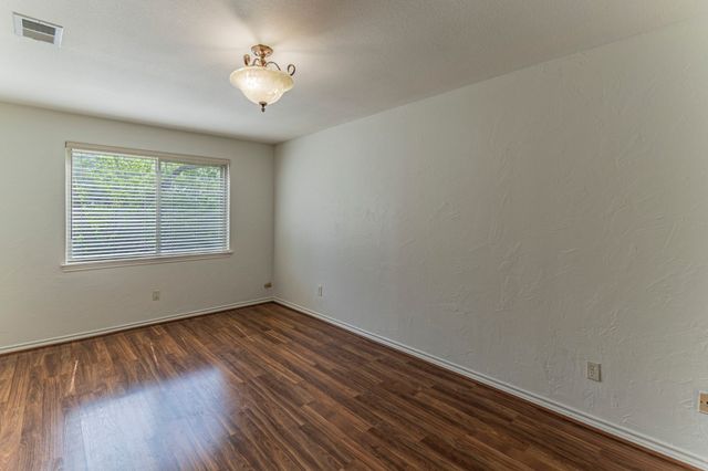 127 Nicklaus Nook, Lancaster, TX 75146