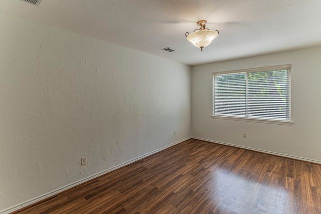 127 Nicklaus Nook, Lancaster, TX 75146