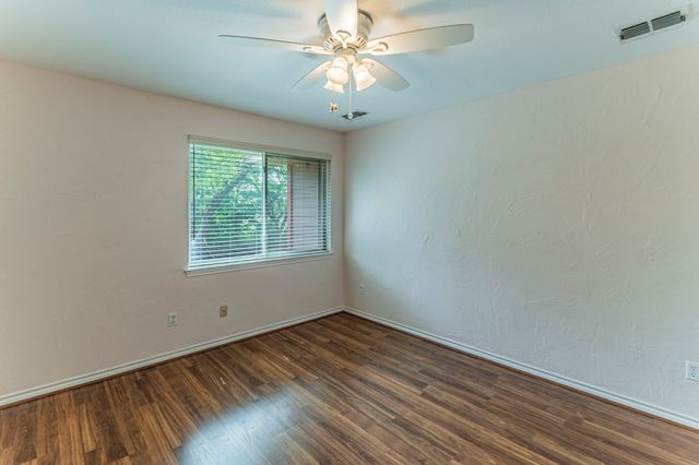 127 Nicklaus Nook, Lancaster, TX 75146