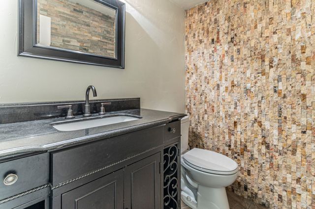 127 Nicklaus Nook, Lancaster, TX 75146