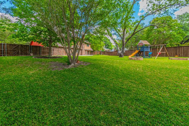 127 Nicklaus Nook, Lancaster, TX 75146