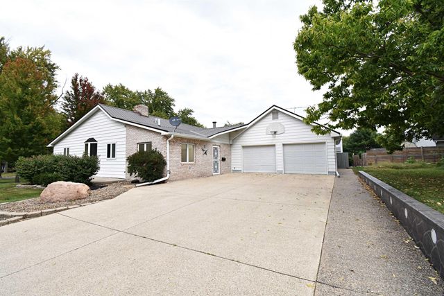 806 9th Ave. S.W., Independence, IA 50644