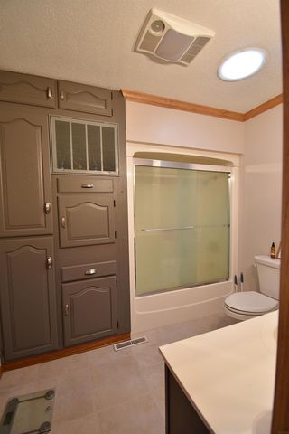 806 9th Ave. S.W., Independence, IA 50644