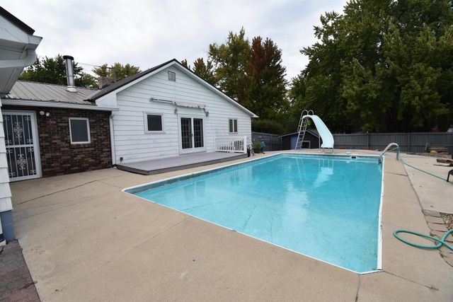 806 9th Ave. S.W., Independence, IA 50644