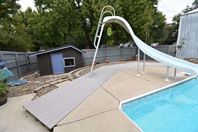 806 9th Ave. S.W., Independence, IA 50644