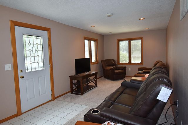 806 9th Ave. S.W., Independence, IA 50644