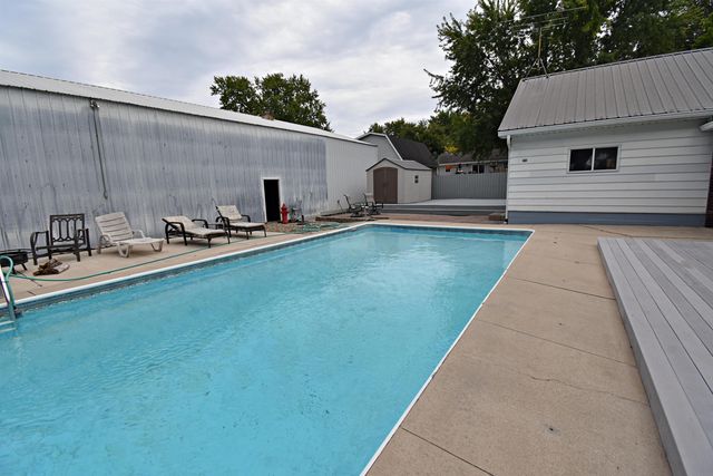 806 9th Ave. S.W., Independence, IA 50644