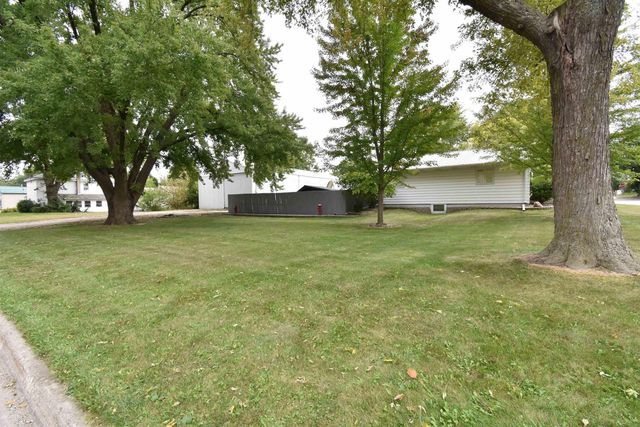 806 9th Ave. S.W., Independence, IA 50644