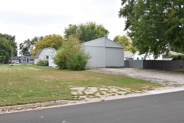 806 9th Ave. S.W., Independence, IA 50644