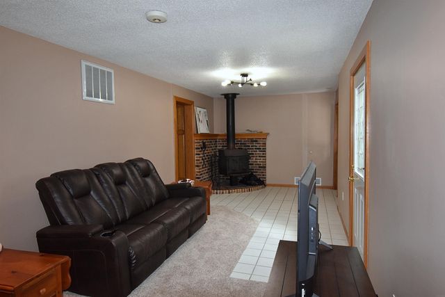 806 9th Ave. S.W., Independence, IA 50644