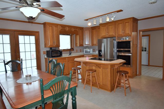 806 9th Ave. S.W., Independence, IA 50644