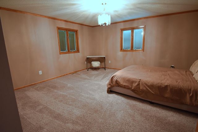 806 9th Ave. S.W., Independence, IA 50644