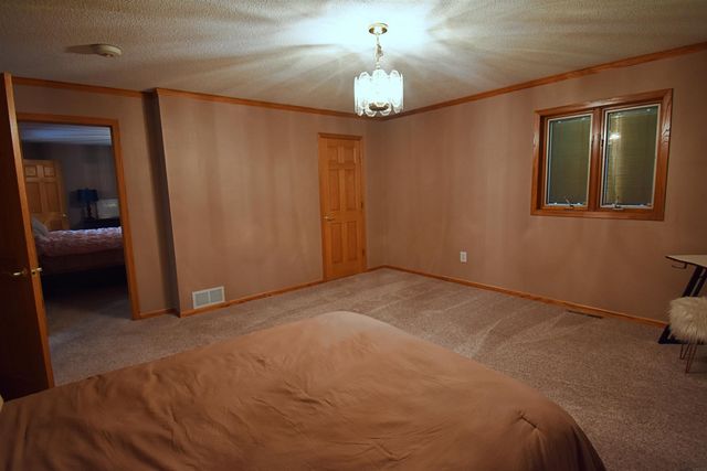 806 9th Ave. S.W., Independence, IA 50644