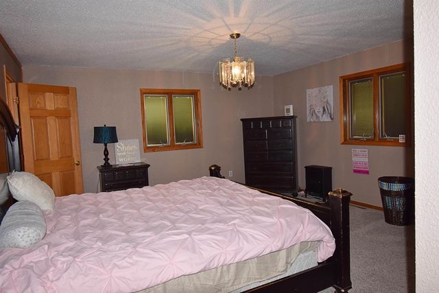 806 9th Ave. S.W., Independence, IA 50644