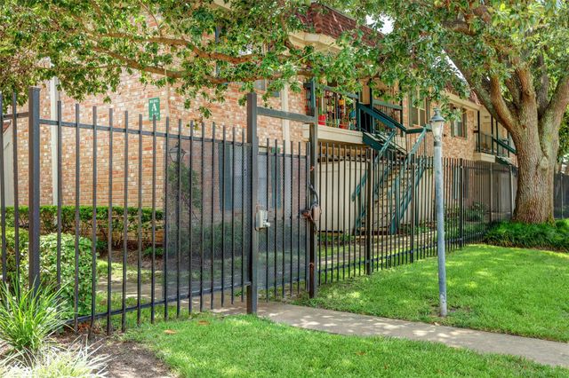 845 Augusta Drive 57, Houston, TX 77057