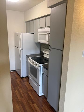 3055 Walnut Bend Lane 36, Houston, TX 77042