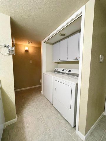 3055 Walnut Bend Lane 36, Houston, TX 77042