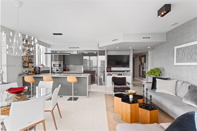 1080 Brickell Ave 3300, Miami, FL 33131