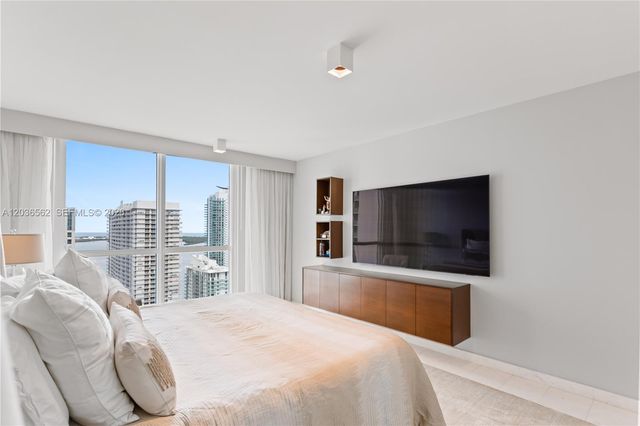 1080 Brickell Ave 3300, Miami, FL 33131