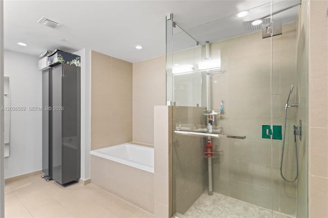1080 Brickell Ave 3300, Miami, FL 33131