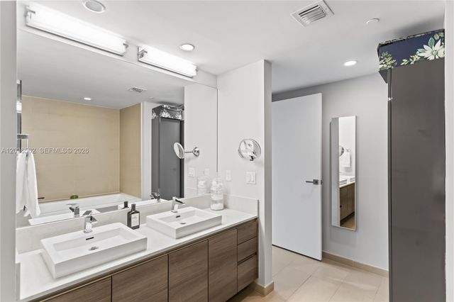 1080 Brickell Ave 3300, Miami, FL 33131