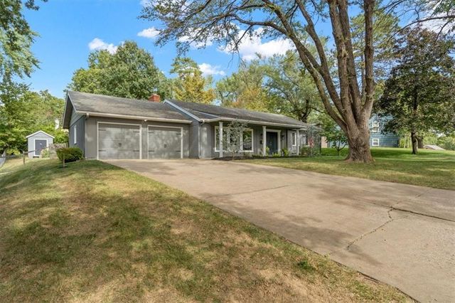 5516 W 87th Terrace, Overland Park, KS 66207