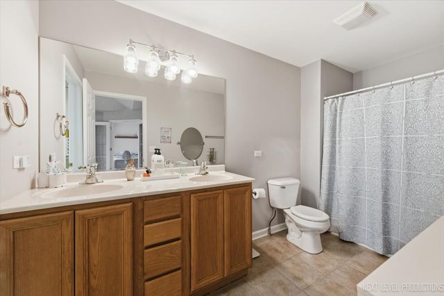 247 W DeKalb Drive, Maple Park, IL 60151