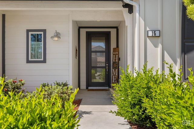 15 Claudia Autumn Drive, Bakersfield, CA 93314