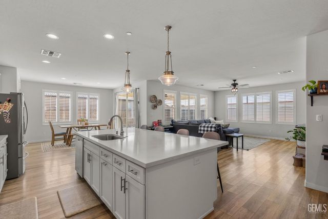 15 Claudia Autumn Drive, Bakersfield, CA 93314