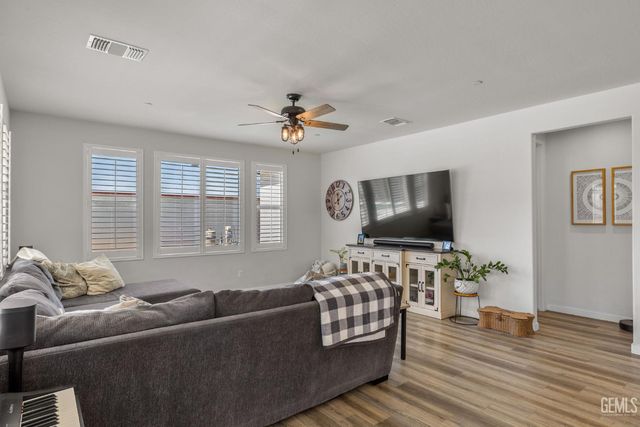 15 Claudia Autumn Drive, Bakersfield, CA 93314