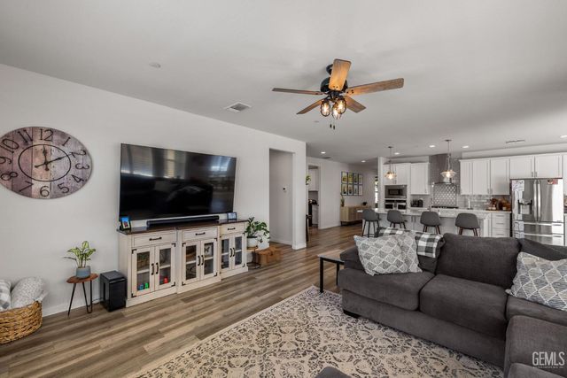 15 Claudia Autumn Drive, Bakersfield, CA 93314