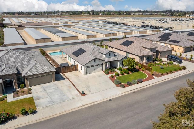 15 Claudia Autumn Drive, Bakersfield, CA 93314