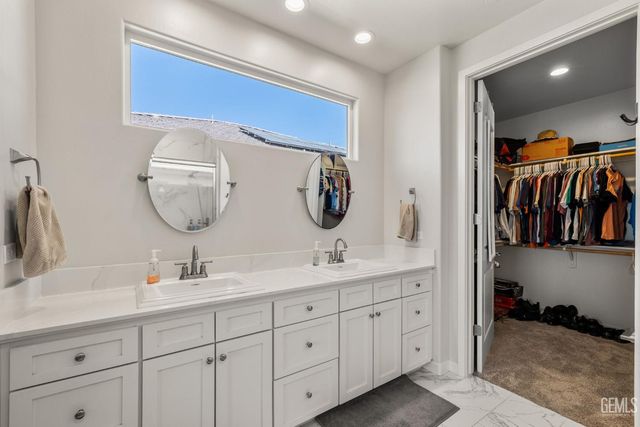 15 Claudia Autumn Drive, Bakersfield, CA 93314