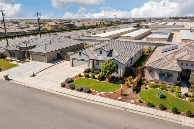 15 Claudia Autumn Drive, Bakersfield, CA 93314