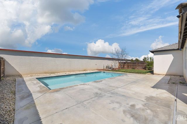 15 Claudia Autumn Drive, Bakersfield, CA 93314