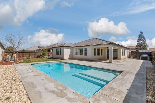 15 Claudia Autumn Drive, Bakersfield, CA 93314