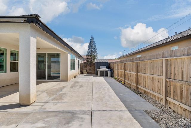 15 Claudia Autumn Drive, Bakersfield, CA 93314