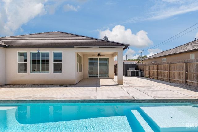 15 Claudia Autumn Drive, Bakersfield, CA 93314