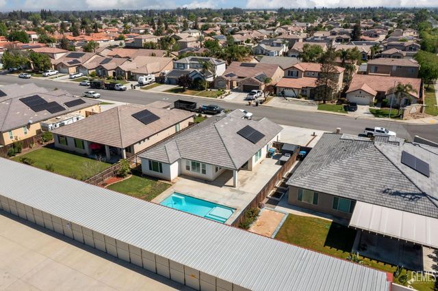 15 Claudia Autumn Drive, Bakersfield, CA 93314